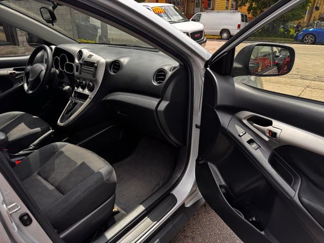 Used 2009 Pontiac Vibe w/ Preferred Package FWD image 26