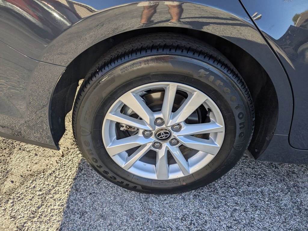 Used 2025 Toyota Camry LE image 33