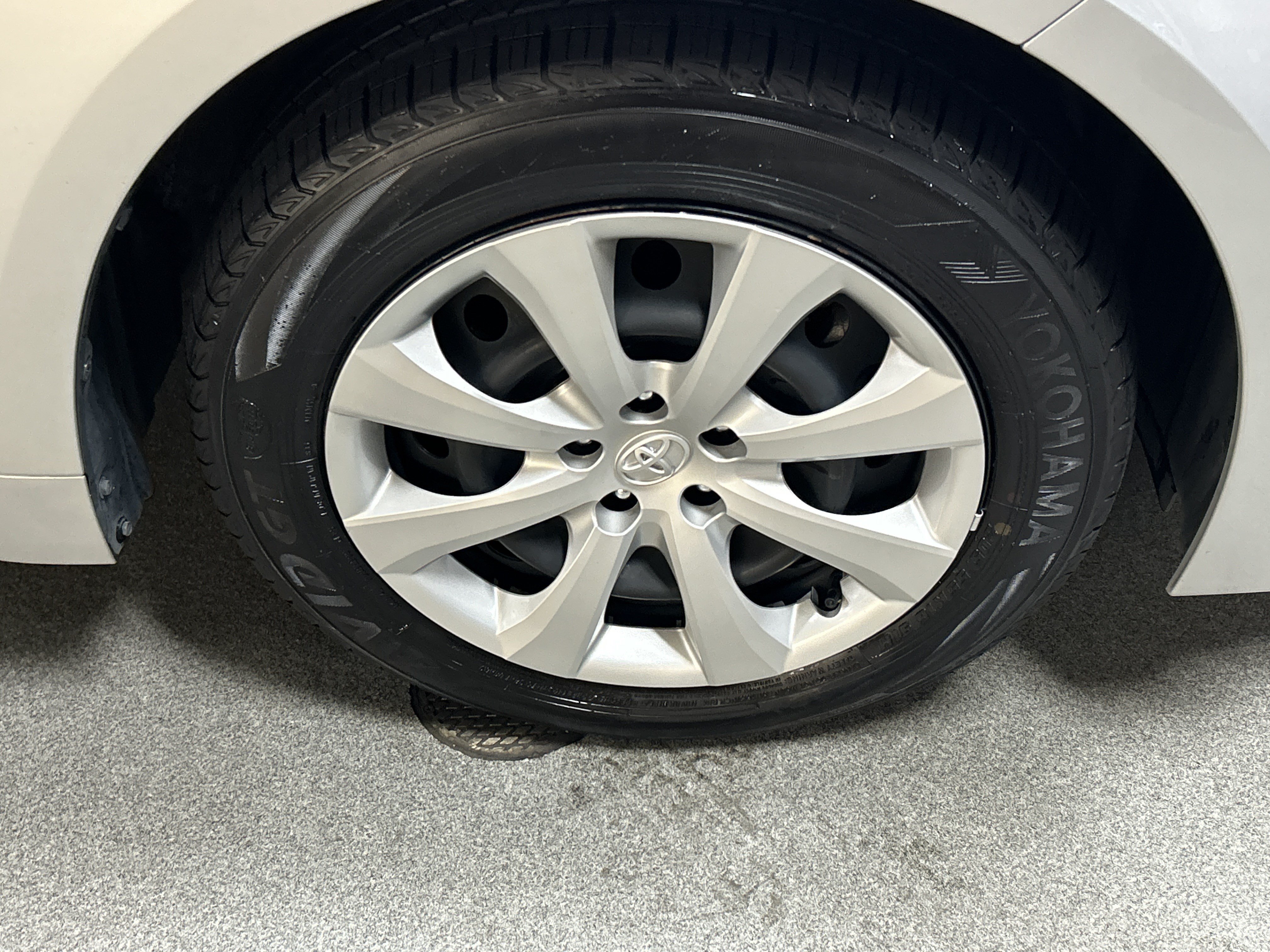 Used 2023 Toyota Corolla LE FWD image 13