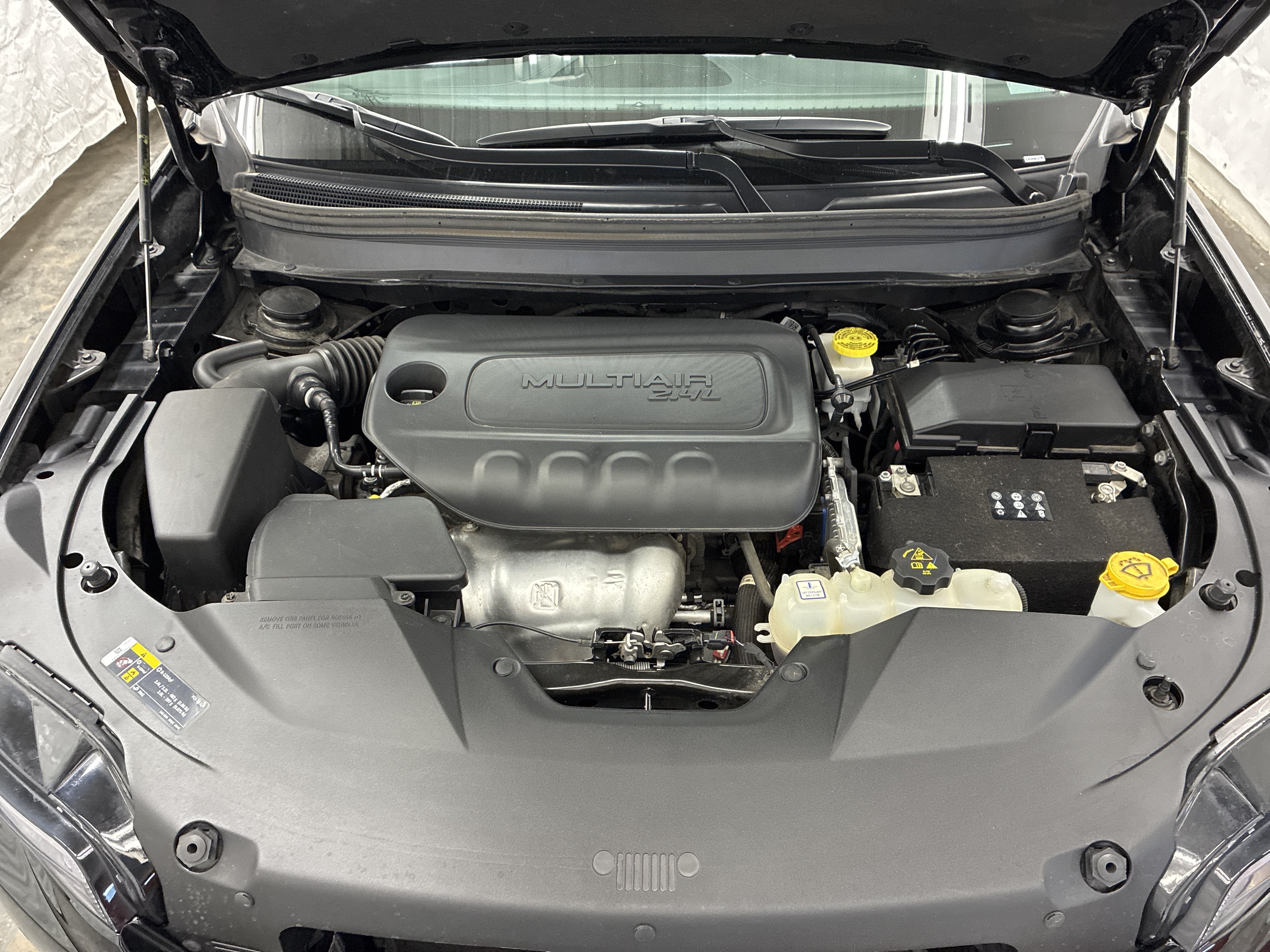 Certified 2023 Jeep Cherokee Altitude Lux w/ Lux Elite Package AWD/4WD image 8
