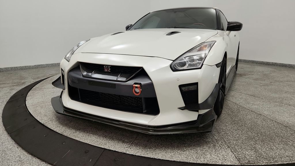 Used 2017 Nissan GT-R Premium w/ Premium Interior Package AWD/4WD image 10