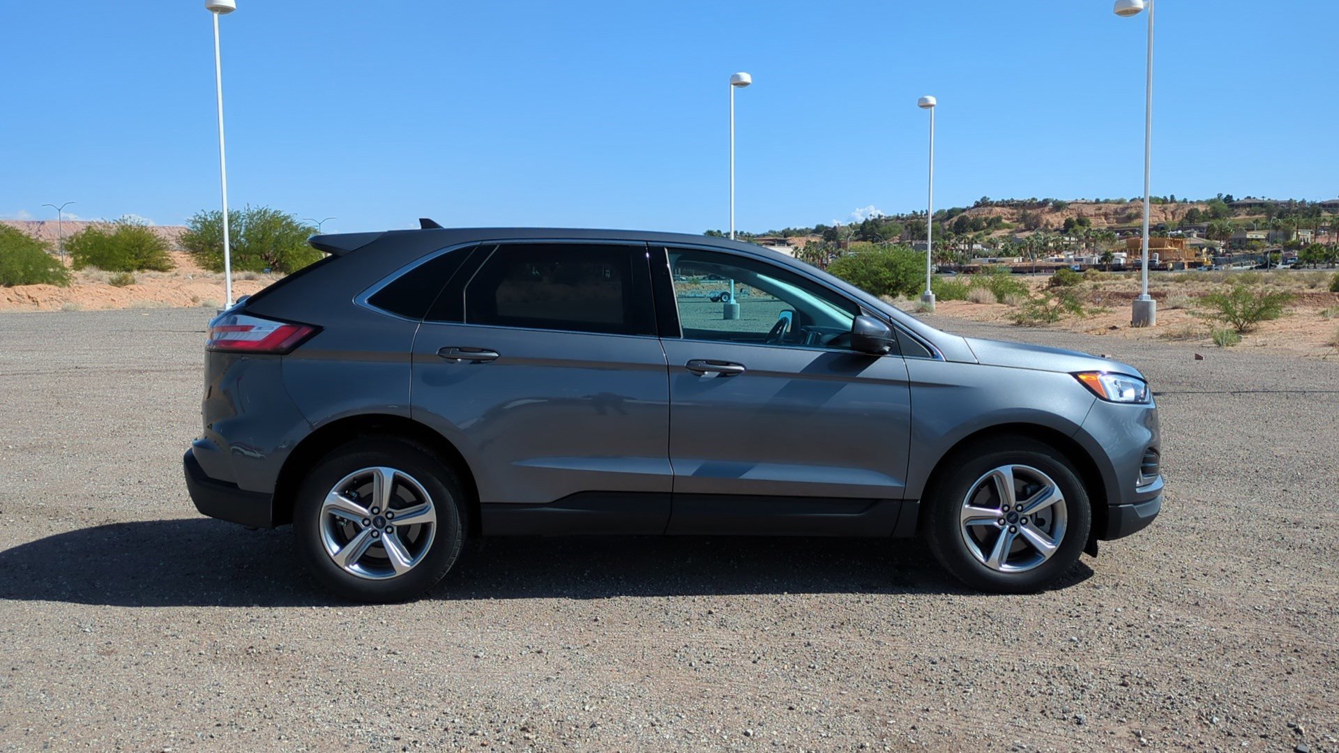 Used 2021 Ford Edge SEL w/ Convenience Package AWD/4WD image 2
