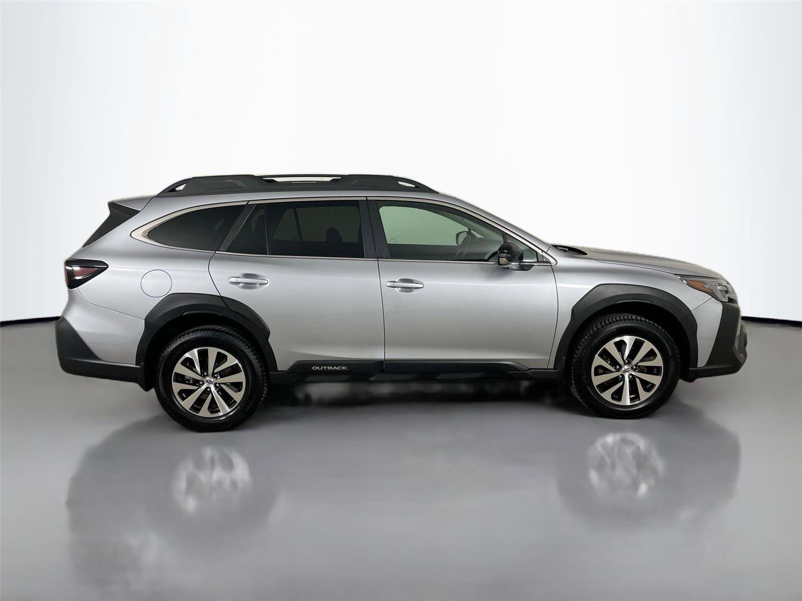 Used 2025 Subaru Outback Premium image 18