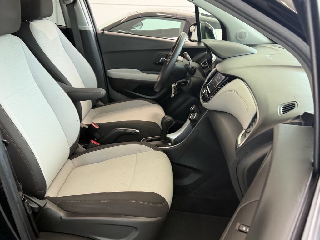 Used 2022 Chevrolet Trax LS w/ Tint and Cruise Package FWD image 17
