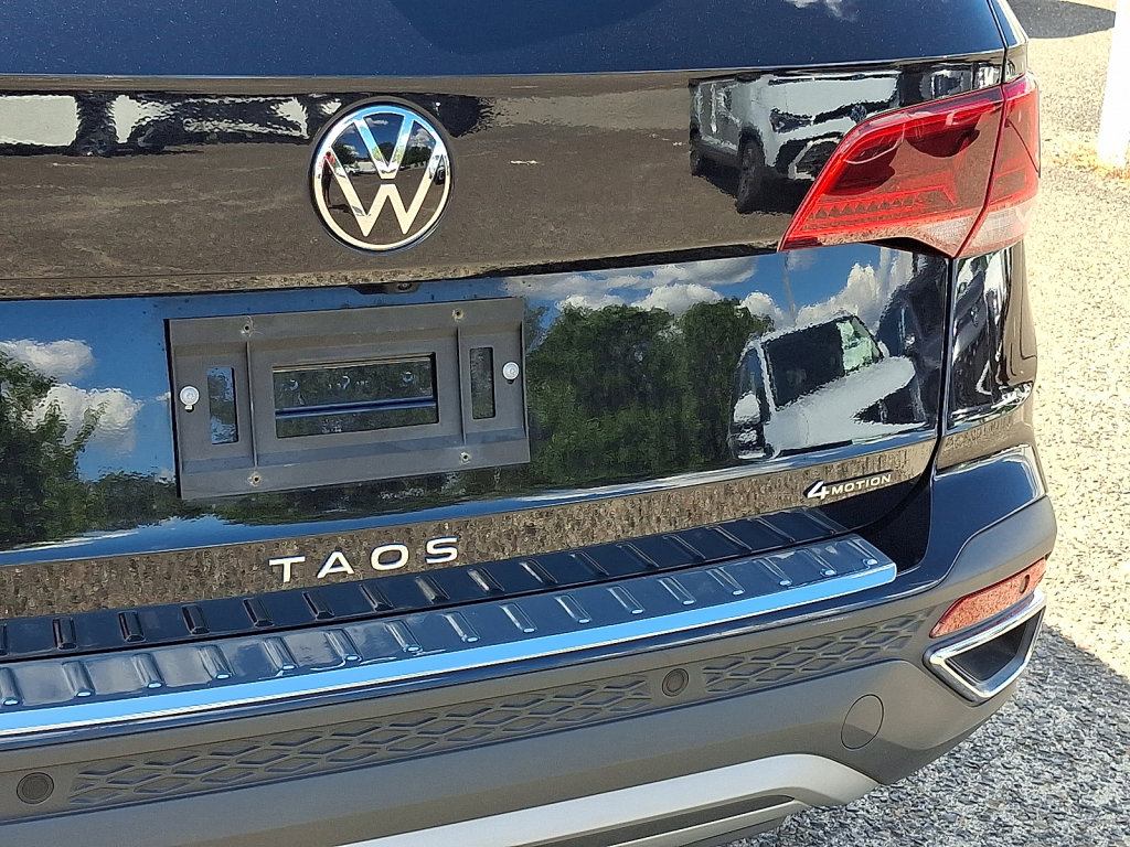 Used 2022 Volkswagen Taos SEL image 16