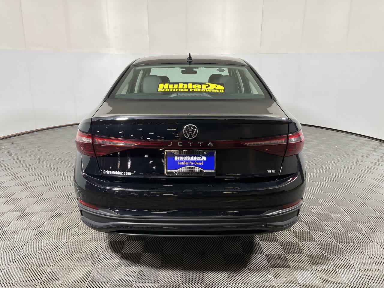 Used 2025 Volkswagen Jetta SE FWD image 7