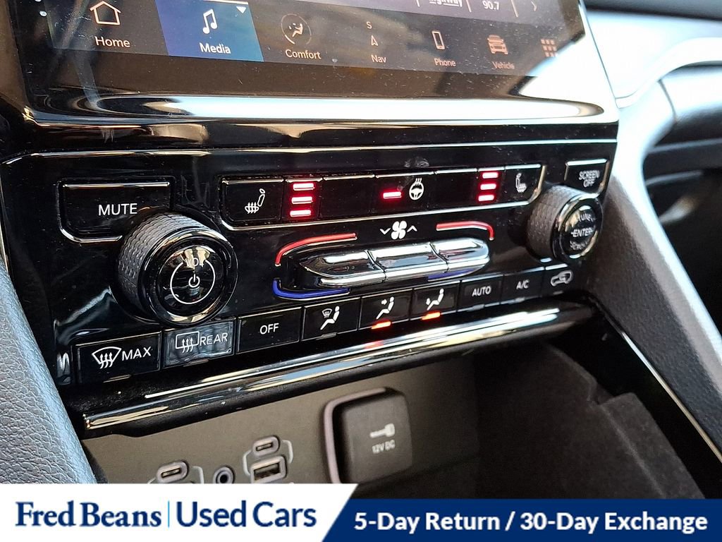 Used 2022 Jeep Grand Cherokee L Limited image 19