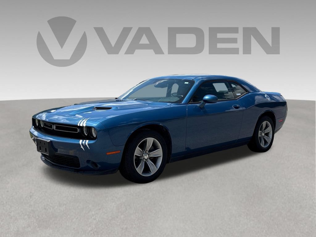 Used 2021 Dodge Challenger SXT RWD image 1