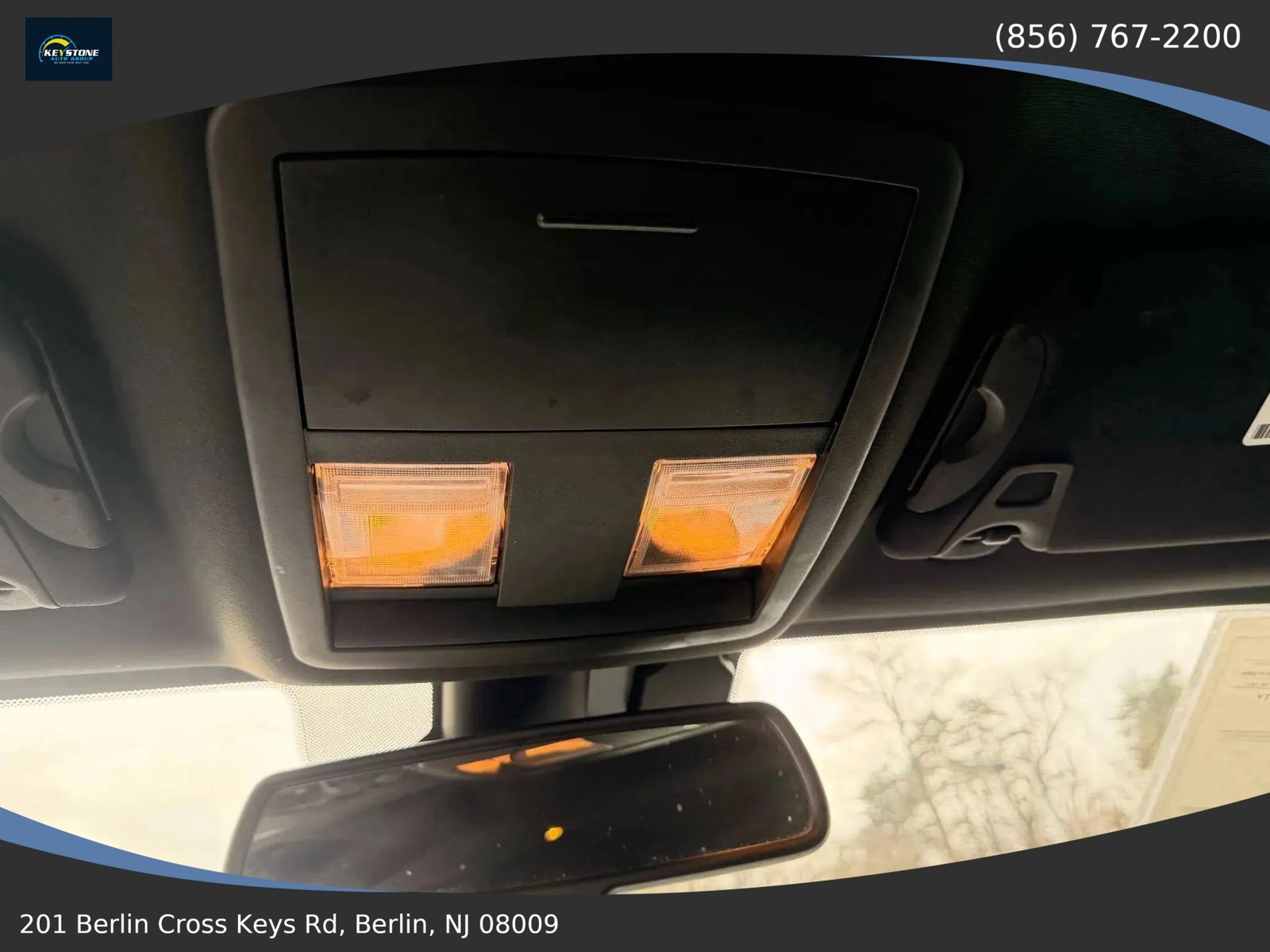 Used 2015 Dodge Challenger SXT RWD image 23