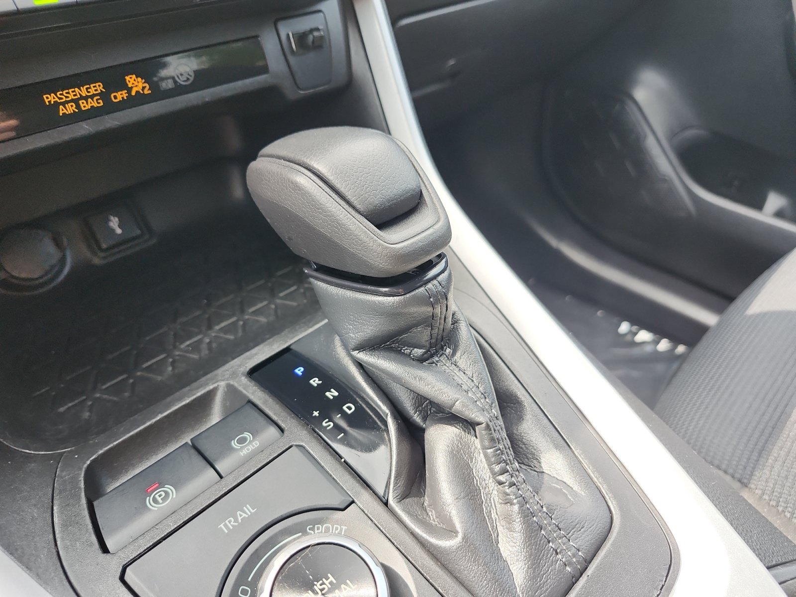 Used 2022 Toyota RAV4 LE AWD/4WD image 19