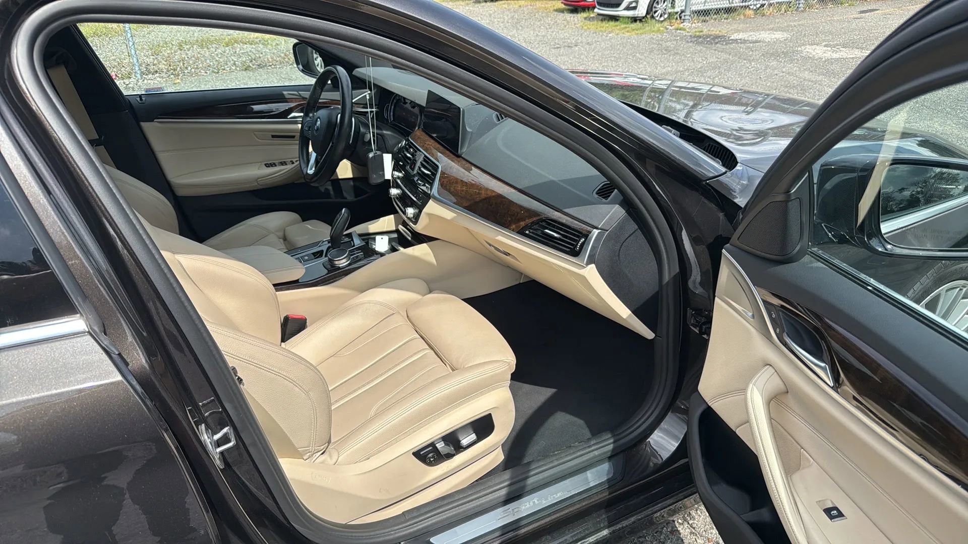 Used 2017 BMW 530i xDrive image 26