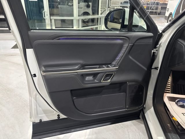 Used 2023 Rivian R1T Adventure AWD/4WD image 14