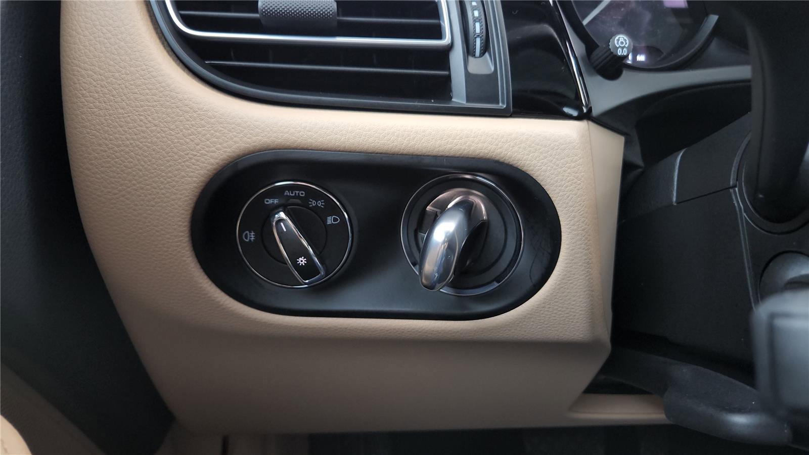 Used 2024 Porsche Macan Turbo image 33