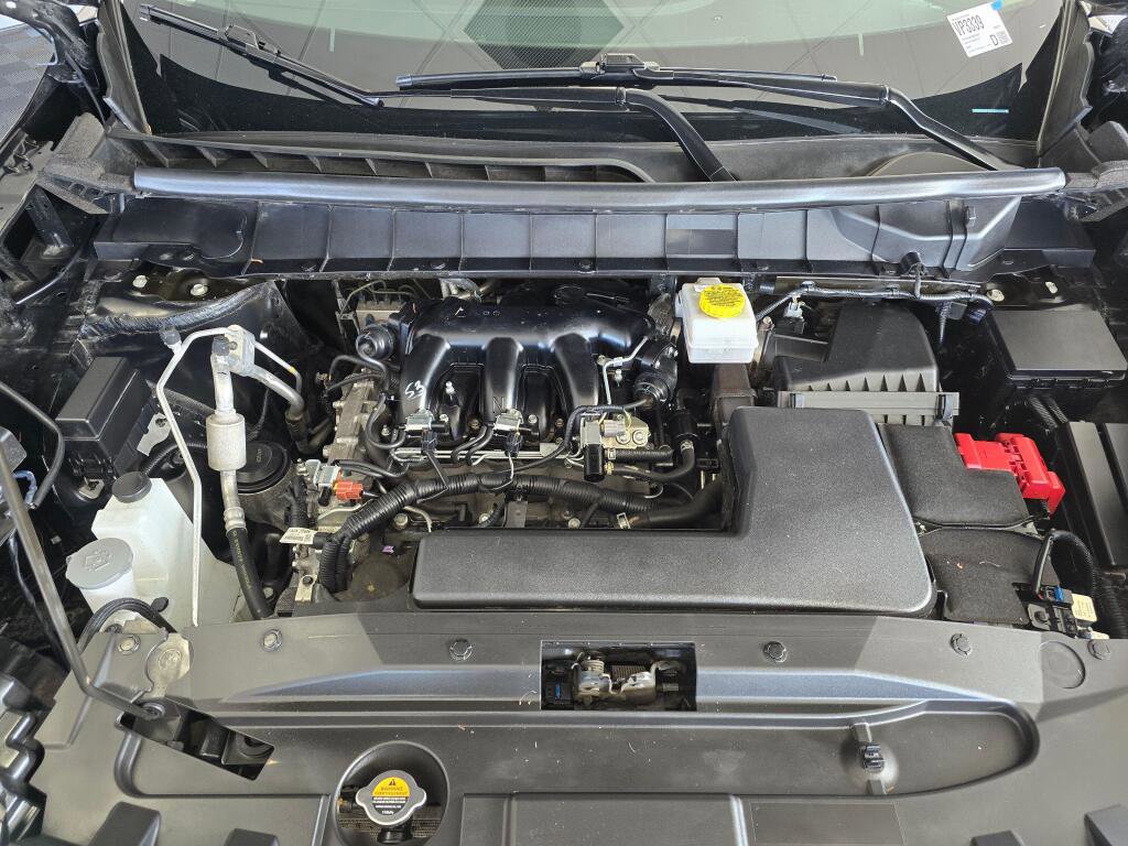 Used 2025 Nissan Pathfinder SV image 10