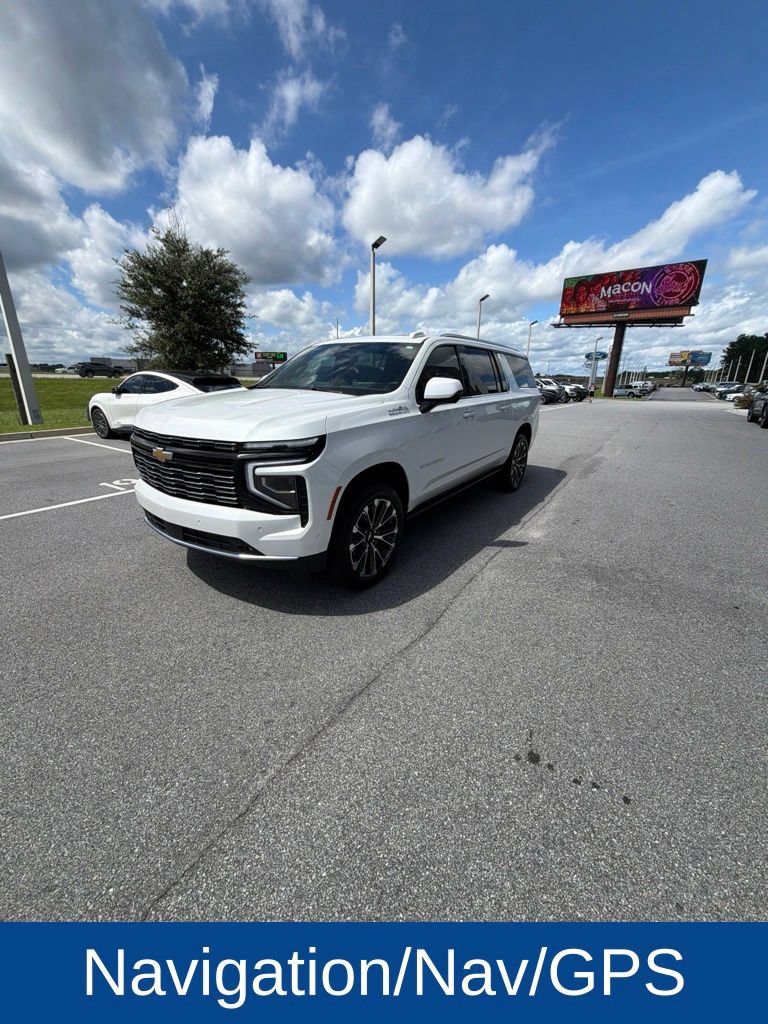 Used 2025 Chevrolet Suburban High Country RWD image 4