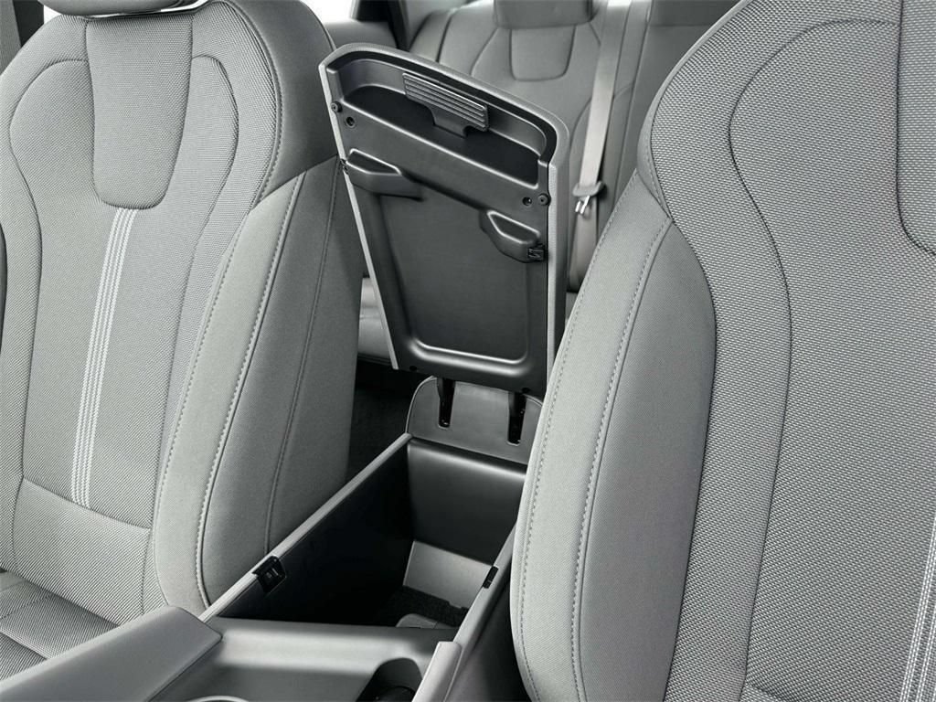 New 2025 Hyundai Elantra SE FWD image 18