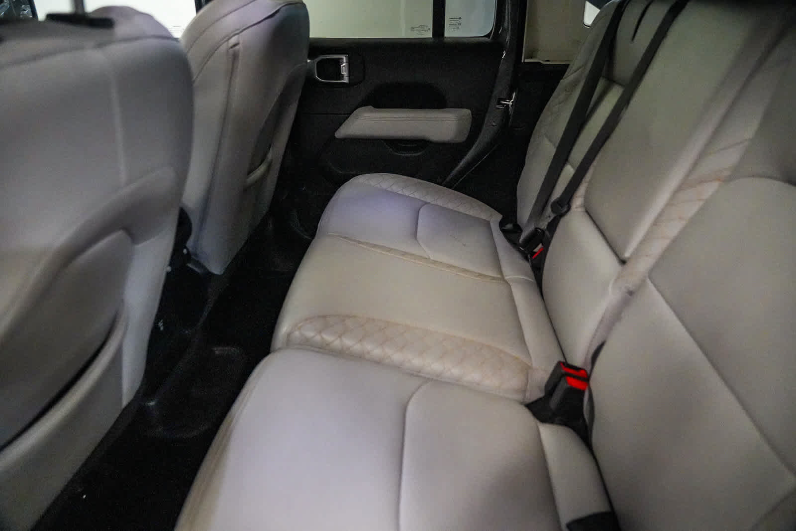 Used 2022 Jeep Wrangler Unlimited Sahara AWD/4WD image 18