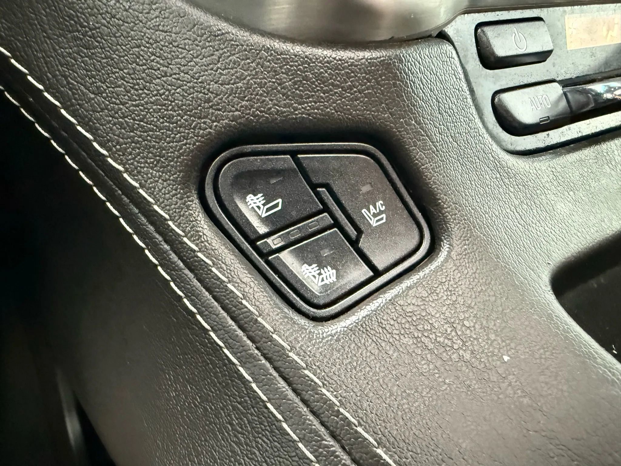 Used 2015 GMC Yukon SLT w/ Open Road Package image 27