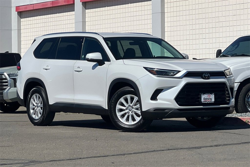 Used 2025 Toyota Grand Highlander AWD image 2