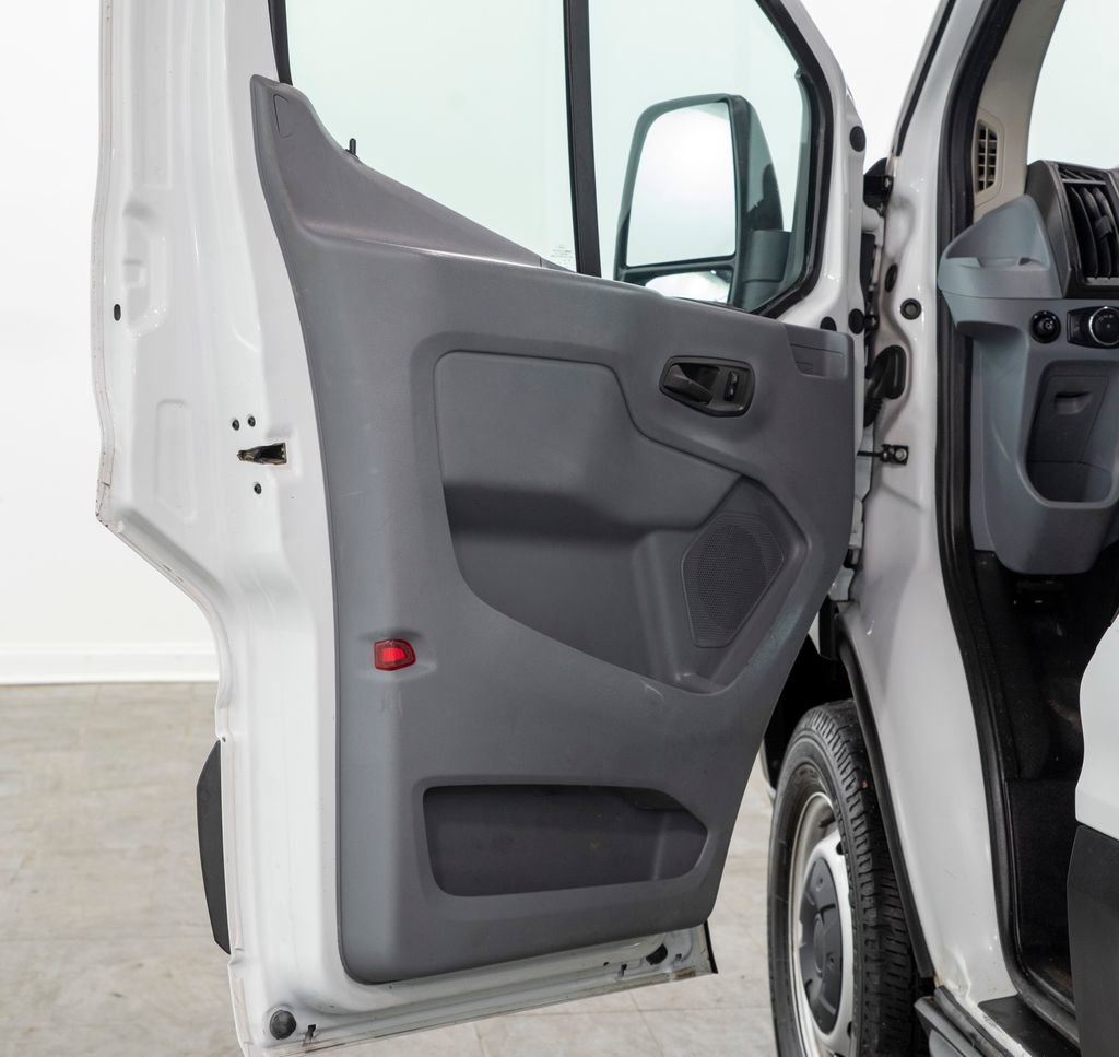Used 2019 Ford Transit 250 130 Low Roof RWD image 6