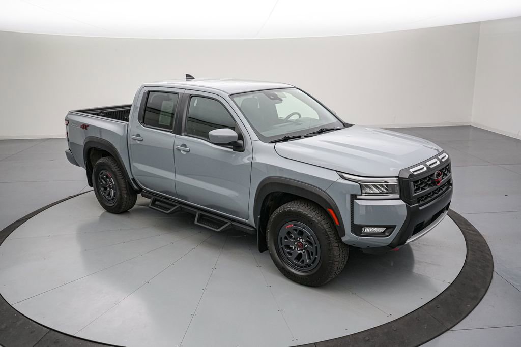 Used 2025 Nissan Frontier PRO-4X AWD/4WD image 3