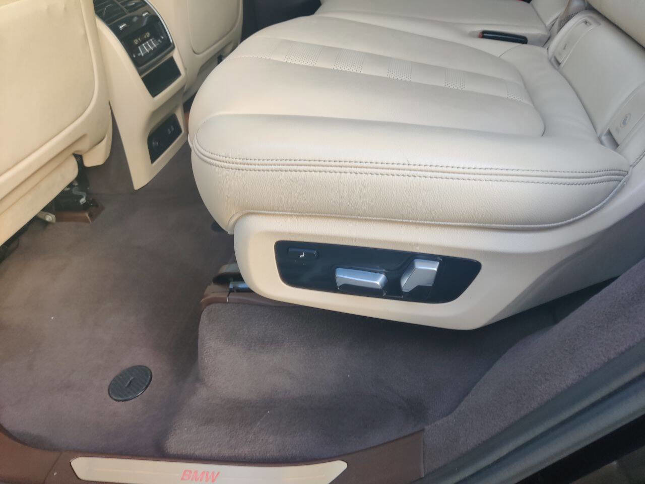 Used 2019 BMW X7 xDrive40i w/ Cold Weather Package image 24
