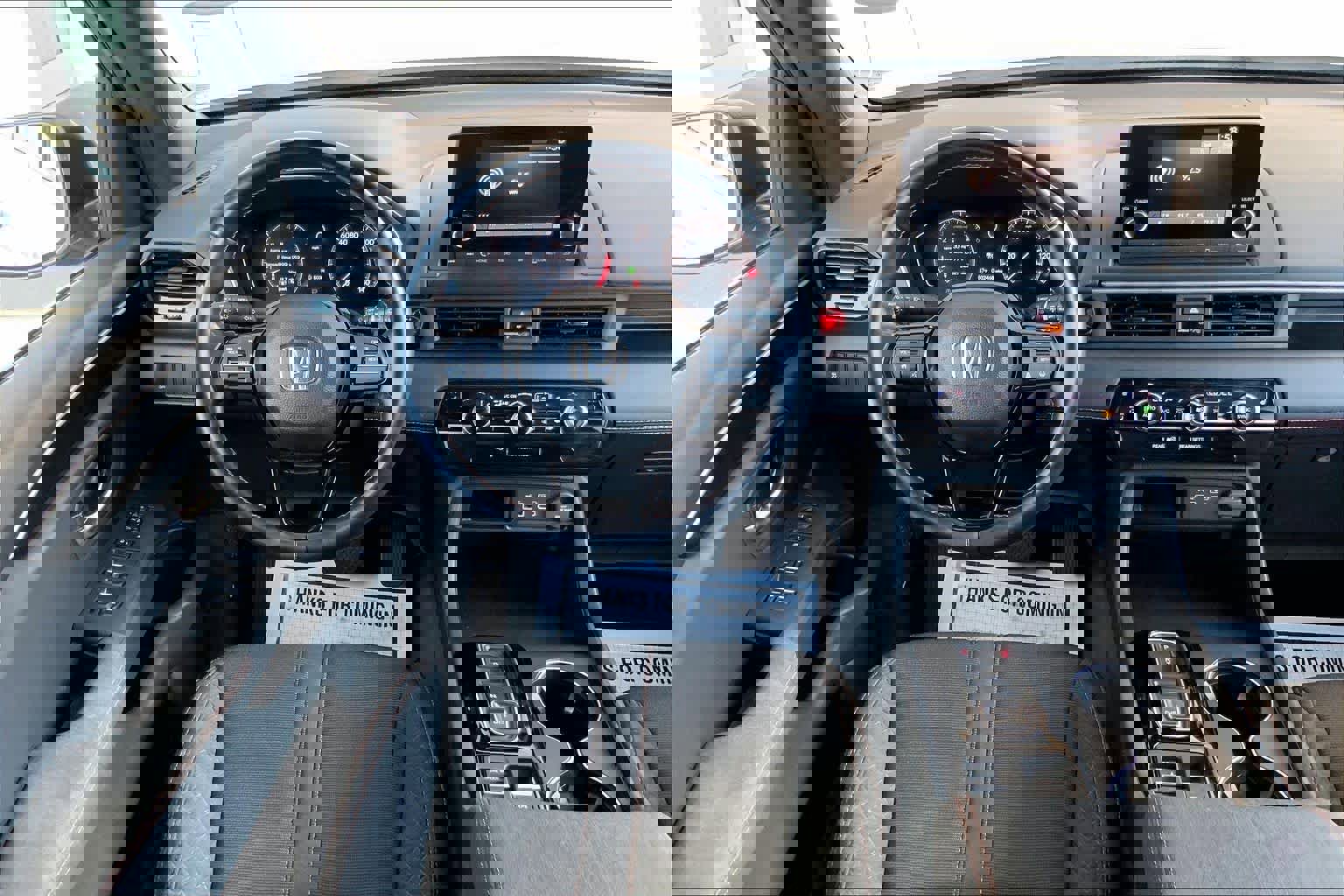 Used 2025 Honda Pilot Sport image 6