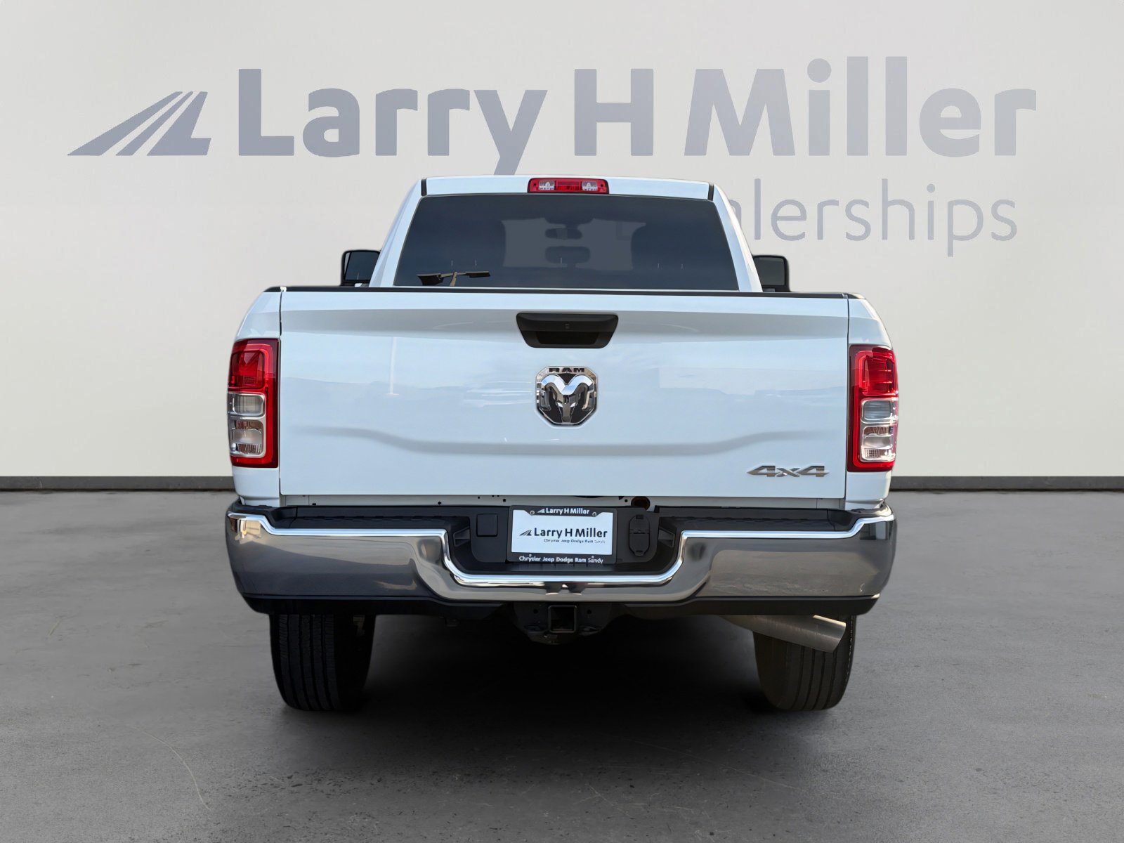 Used 2024 RAM 3500 Tradesman w/ Chrome Appearance Group image 4