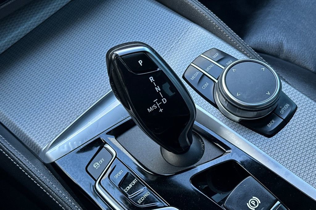 Used 2019 BMW 530e w/ M Sport Package image 24