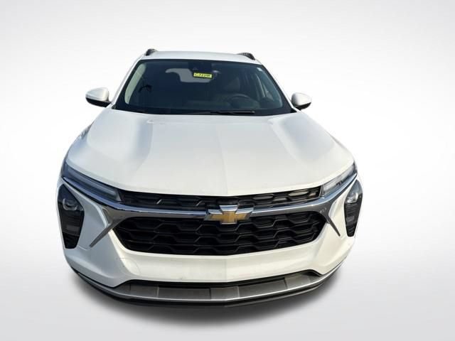 Used 2025 Chevrolet Trax LT FWD image 6