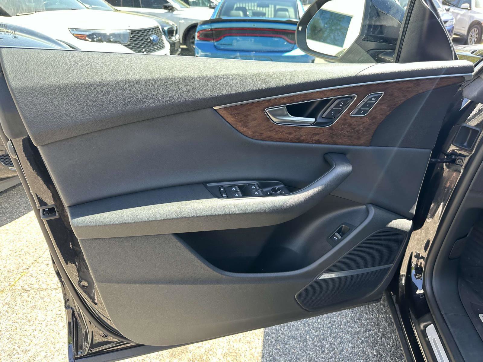 Used 2019 Audi Q8 Premium Plus w/ Premium Plus image 11