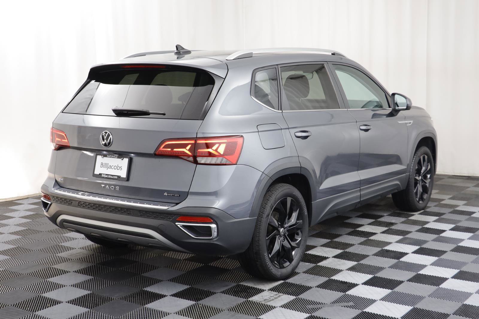 Certified 2023 Volkswagen Taos SE w/ Black Wheel Package image 18