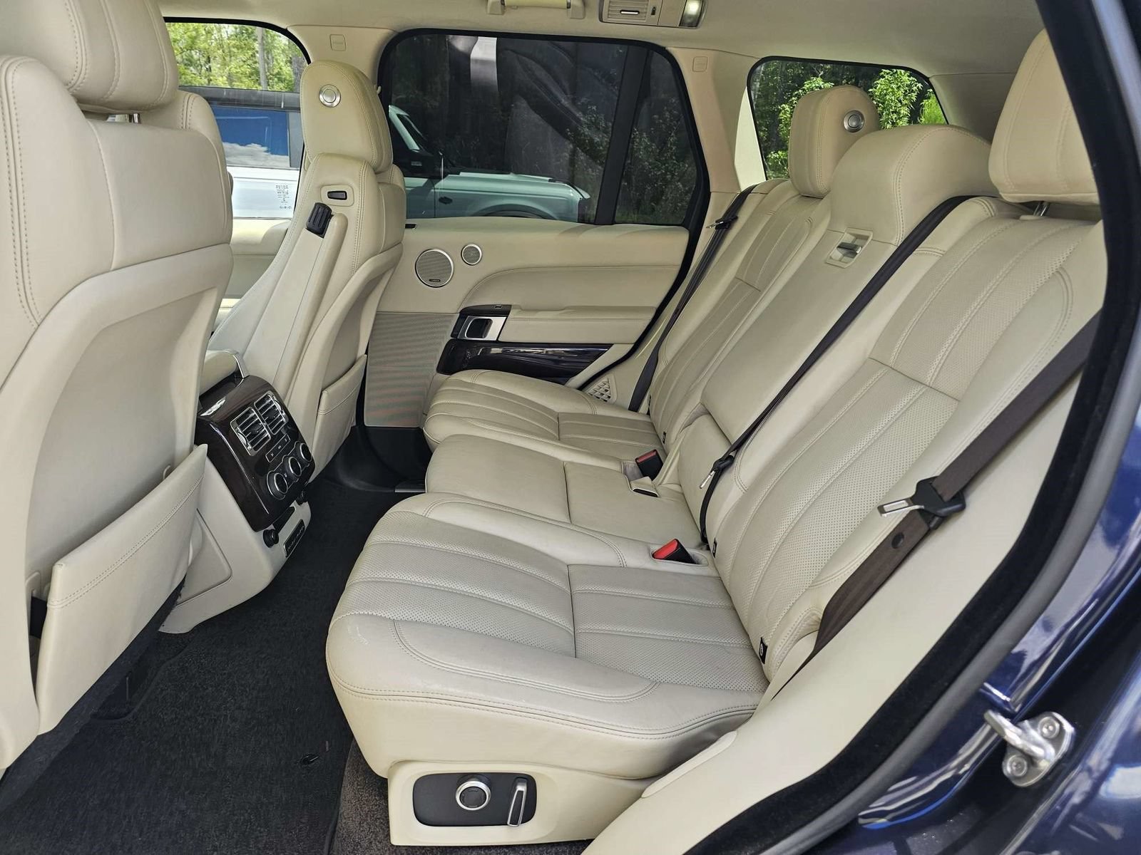Used 2016 Land Rover Range Rover Supercharged AWD/4WD image 16