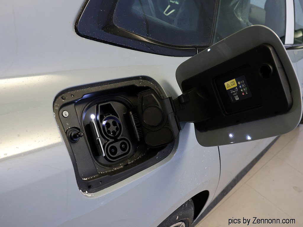 Used 2026 BMW i4 xDrive40i w/ M Sport Package image 10