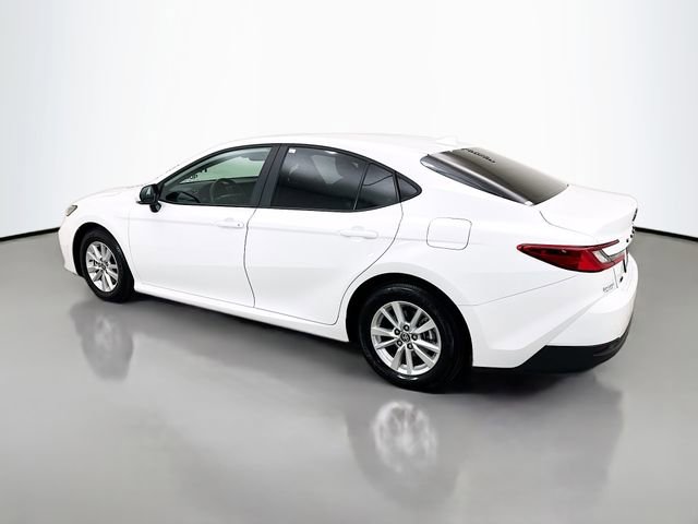 Used 2025 Toyota Camry LE image 5