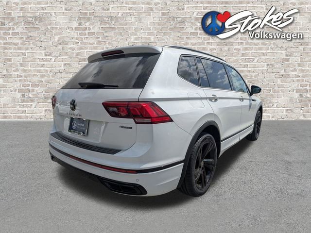 Certified 2023 Volkswagen Tiguan SE R-Line image 4