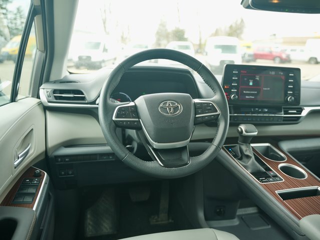 Used 2023 Toyota Sienna XLE image 16