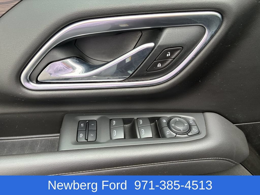 Used 2021 Chevrolet Suburban Z71 w/ Luxury Package AWD/4WD image 12
