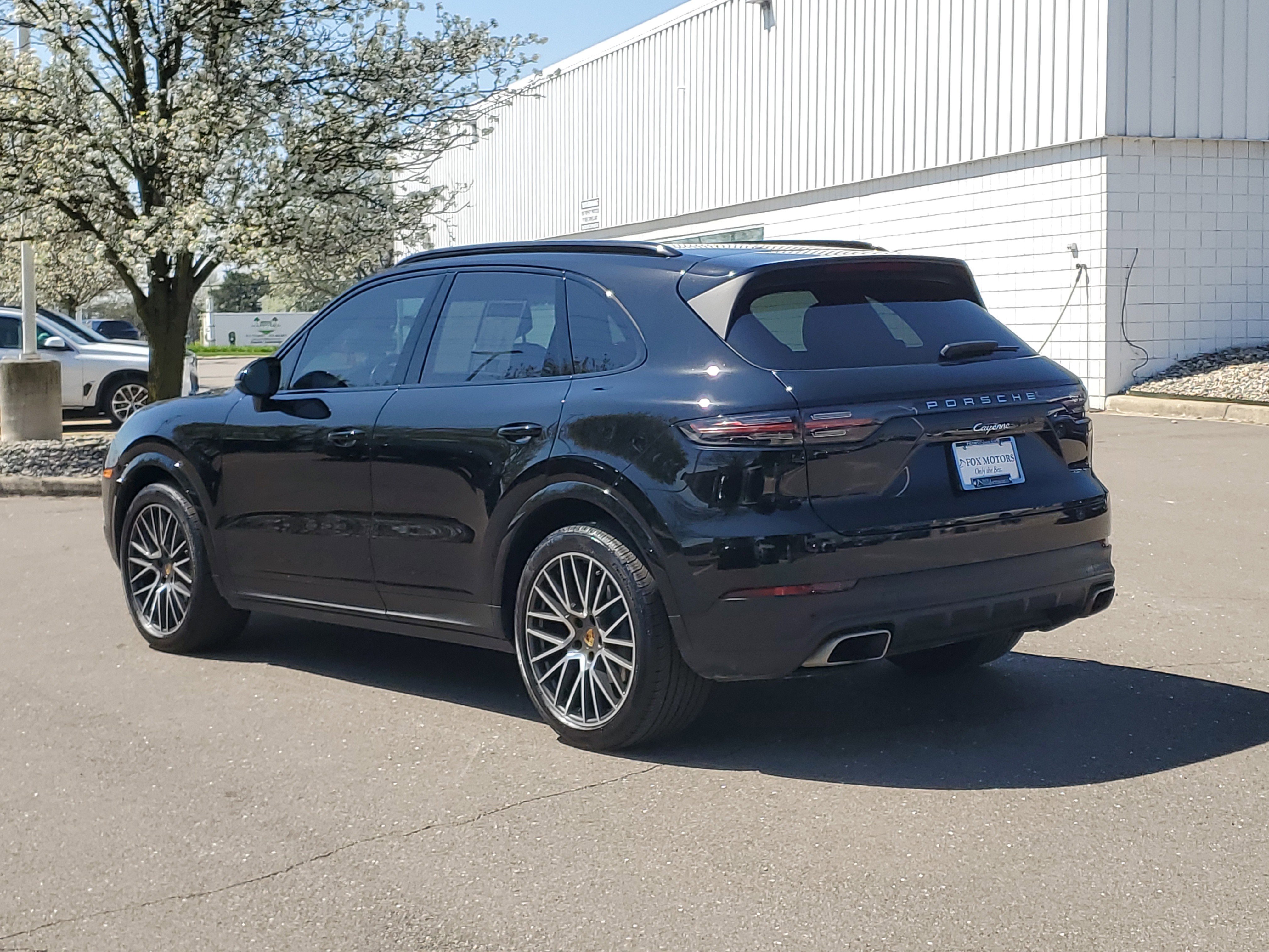 Used 2022 Porsche Cayenne AWD/4WD image 2