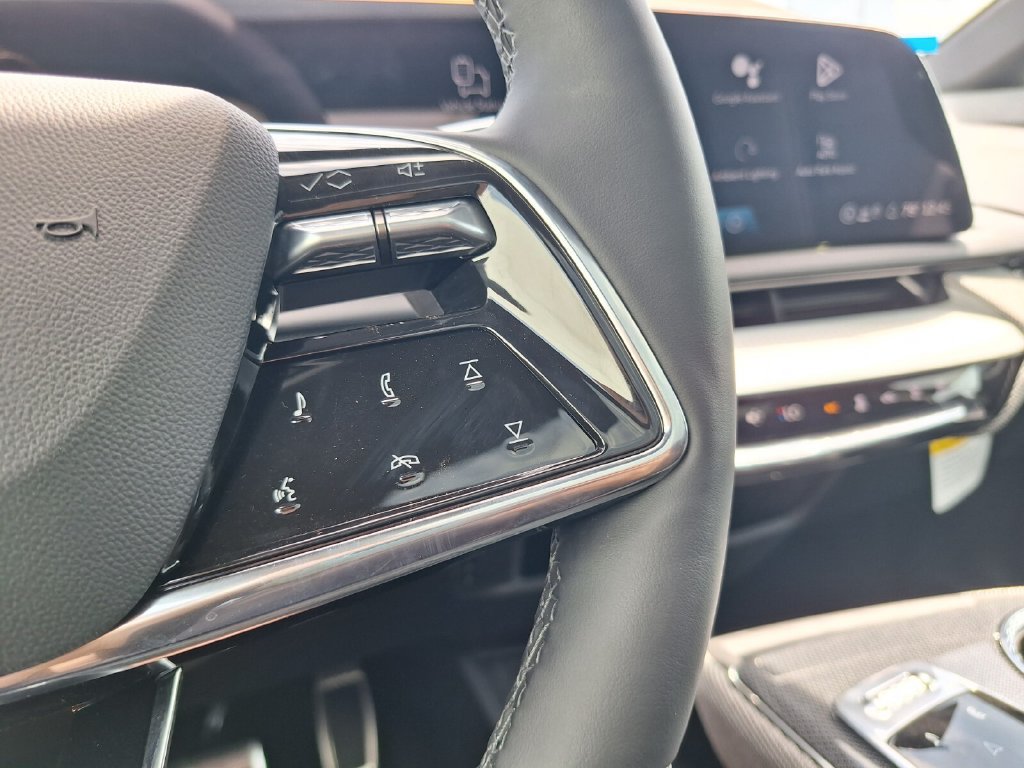 New 2026 Cadillac Optiq Luxury 1 RWD image 31