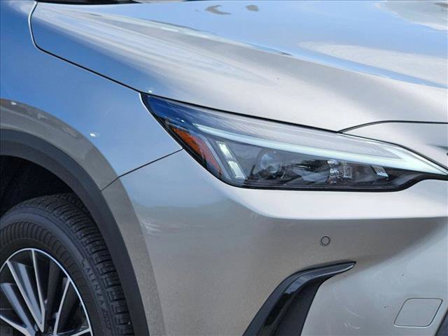 Used 2025 Lexus NX 250 FWD w/ Towing Package (2000 Lbs) image 4