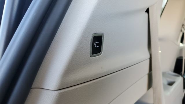 Certified 2024 Chrysler Pacifica Touring-L FWD image 29