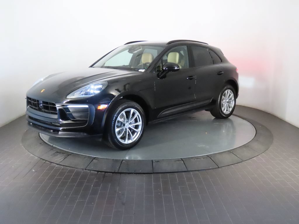 Certified 2026 Porsche Macan AWD/4WD image 1