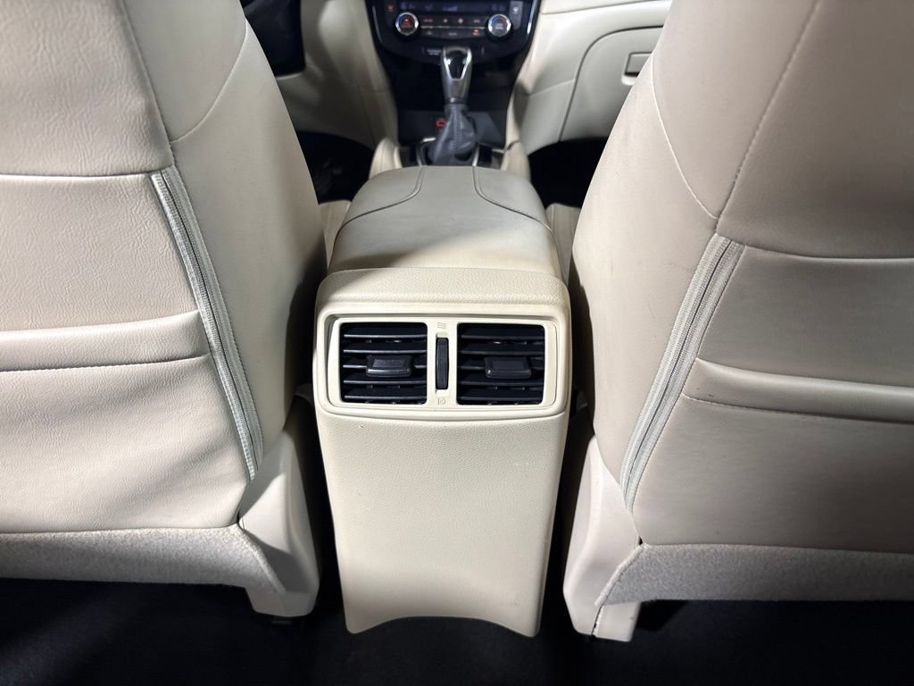 Used 2017 Nissan Rogue SL FWD image 29