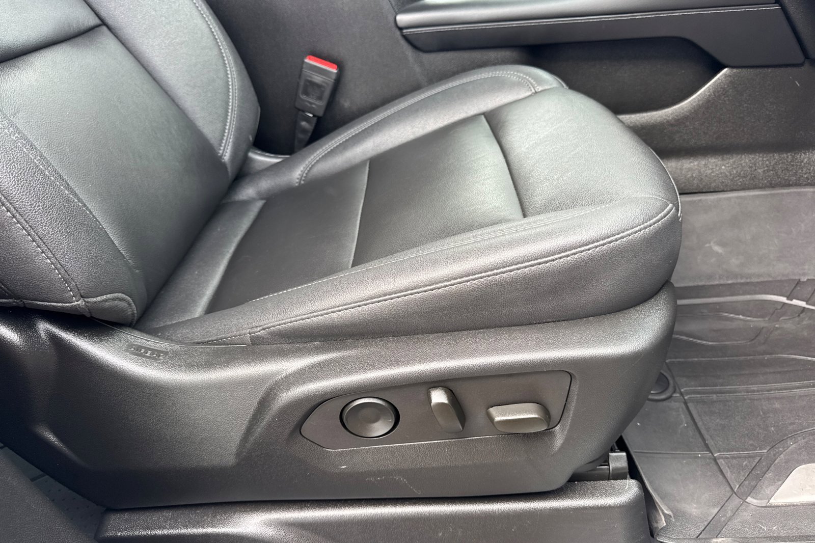 Used 2023 Chevrolet Tahoe LT w/ Luxury Package image 23