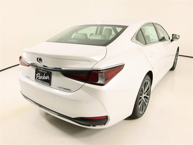 New 2025 Lexus ES 300h w/ Premium Package image 4
