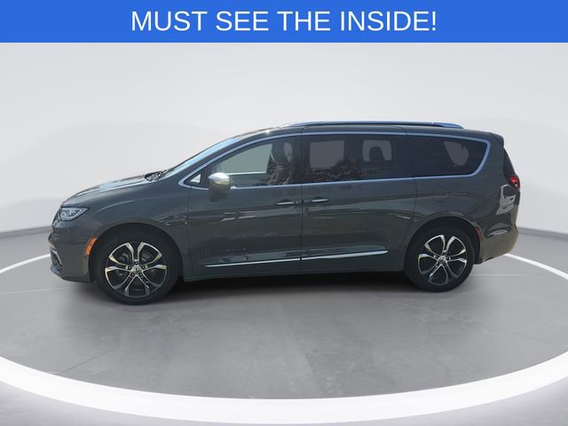 Used 2022 Chrysler Pacifica Pinnacle image 2