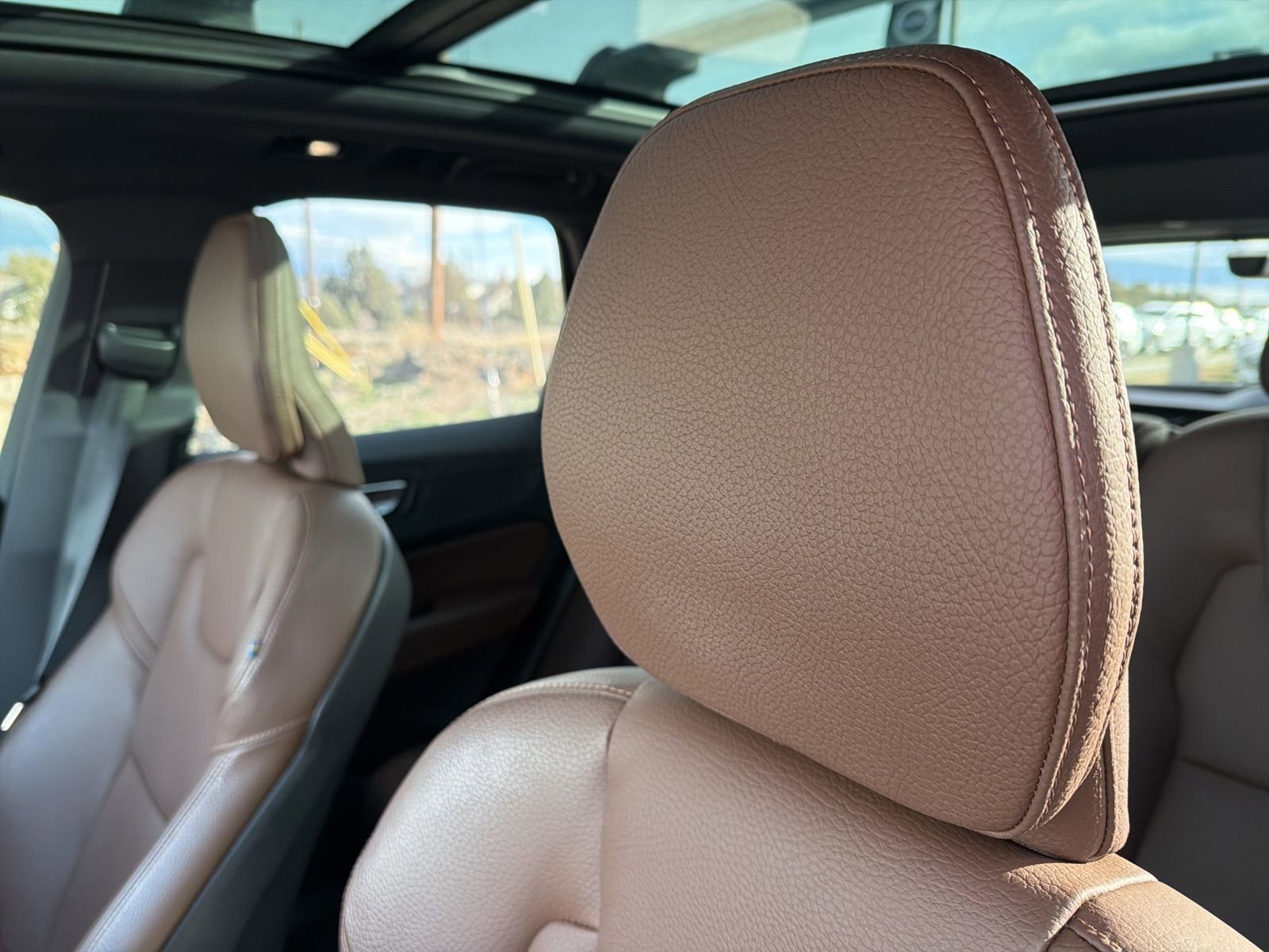 Certified 2025 Volvo XC60 T8 Plus w/ Protection Package Premier image 21