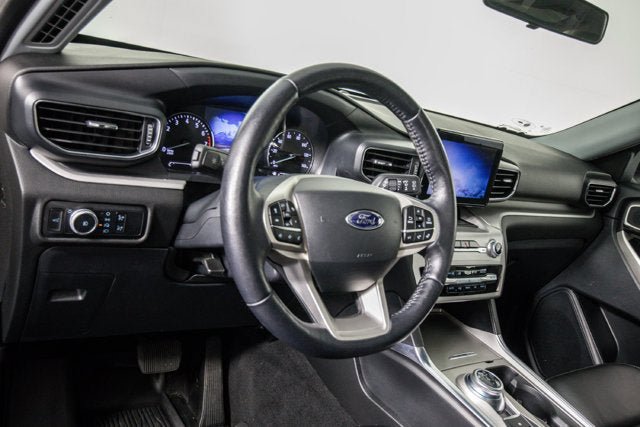 Used 2023 Ford Explorer XLT w/ Equipment Group 202A AWD/4WD image 19