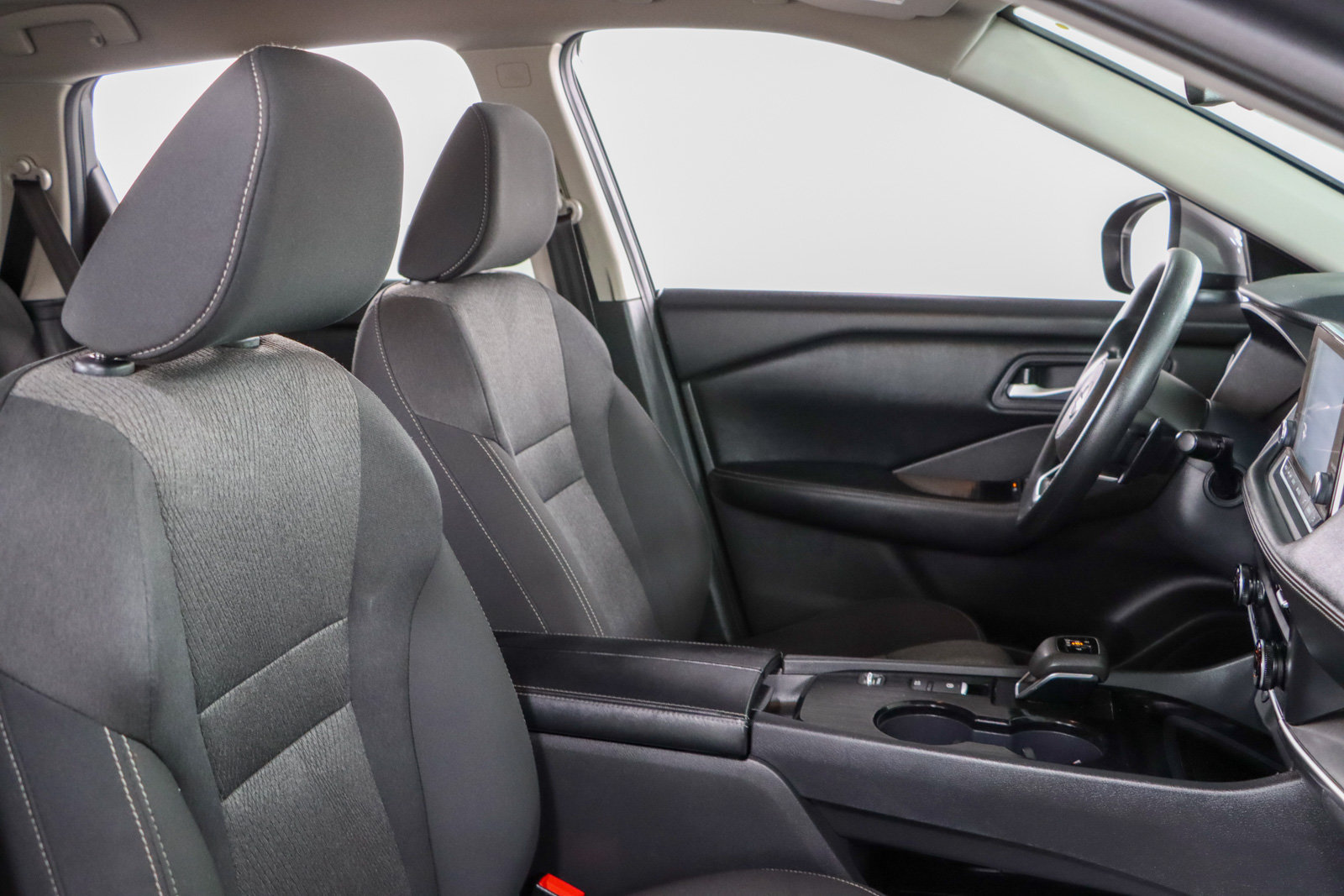 Used 2024 Nissan Rogue SV FWD image 26